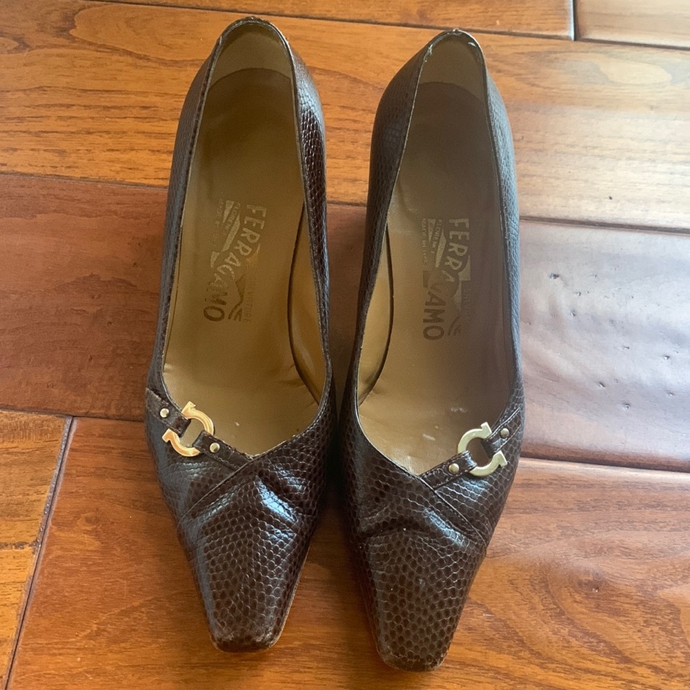 Salvatore Ferragamo Pumps Size 5 Classic Heels Made in Italy Brown Snakeskin